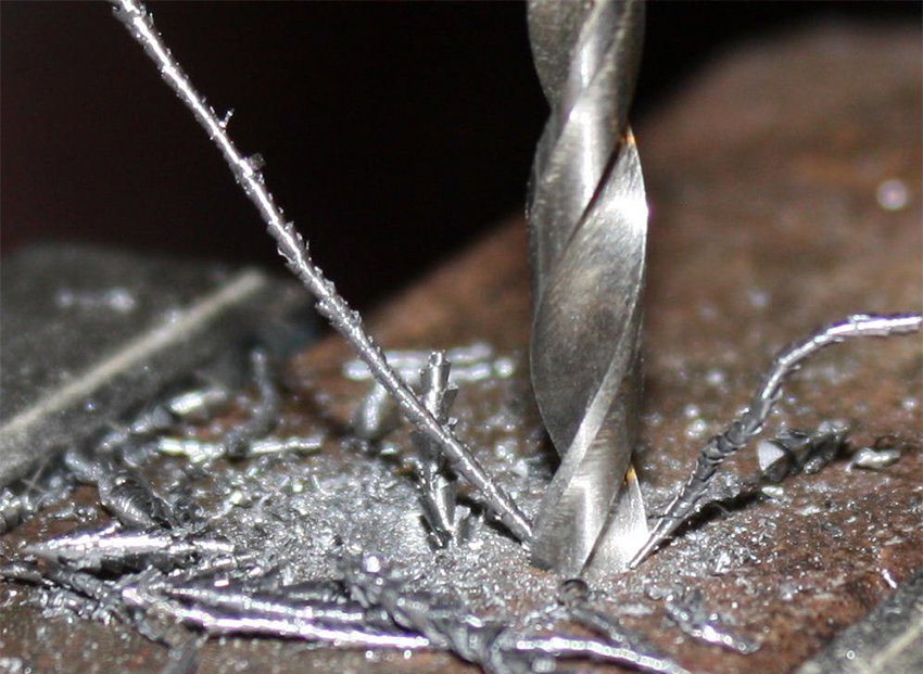 Сверление отверстий в металле