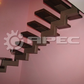 Лестницы на второй этаж на металлическом каркасе